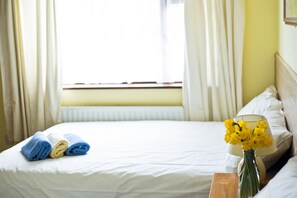Single Room, Private Bathroom | In-room safe, blackout drapes, iron/ironing board, free WiFi
