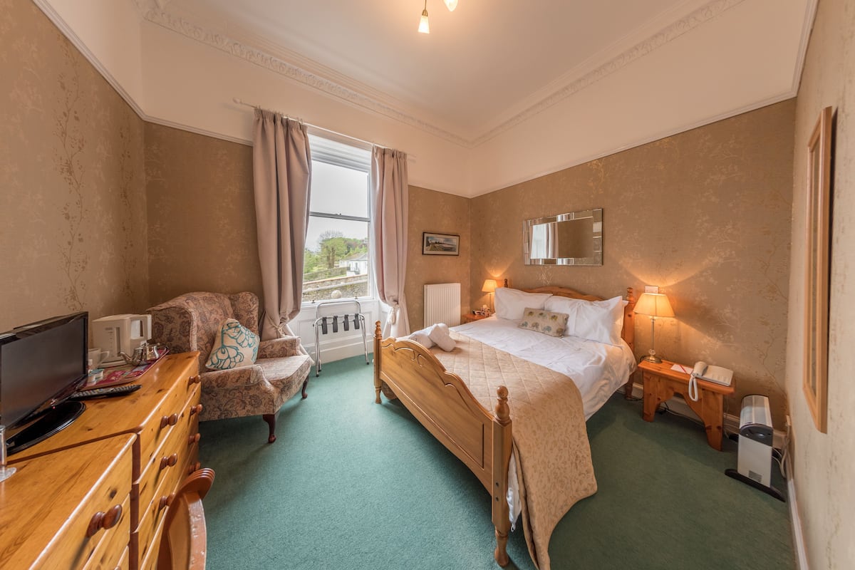 Classic Double Room, Partial Sea View | Hypo-allergenic bedding available, desk, blackout drapes