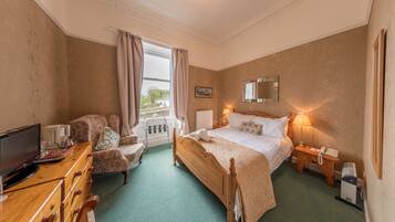 Classic Double Room, Partial Sea View | Hypo-allergenic bedding, individually decorated, individually furnished