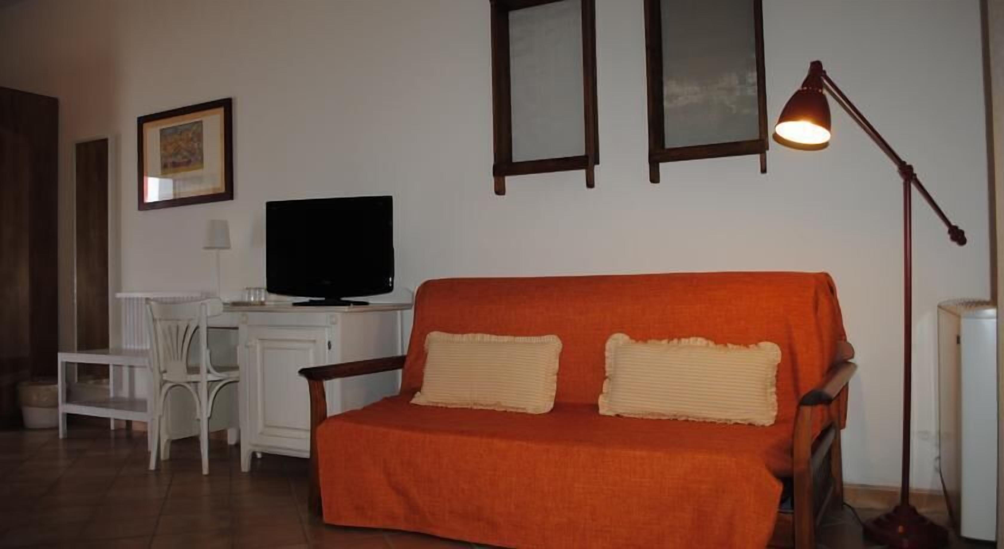 minibar, in-room safe, individually decorated, individually furnished