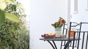 Petit déjeuner, déjeuner, dîner et brunch servis sur place