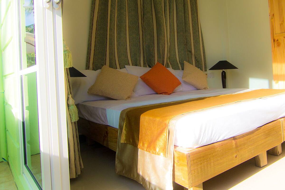 Deluxe Room, Sea View | Memory-foam beds, minibar, in-room safe, individually decorated