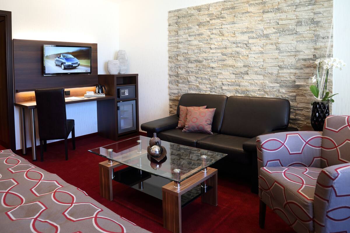 32-inch lcd tv with digital channels, tv