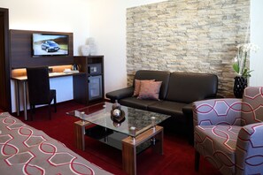 32-inch LCD TV with digital channels, TV