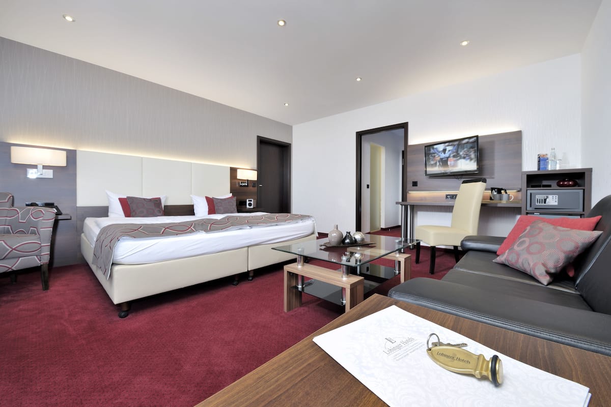 premium bedding, minibar, in-room safe, desk