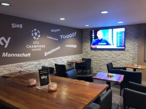 Lobby-lounge