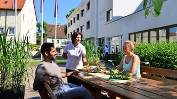 Dinner served, Regional cuisine, alfresco dining