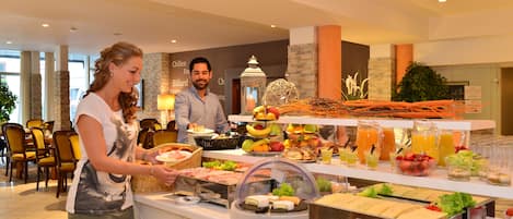 Free daily buffet breakfast