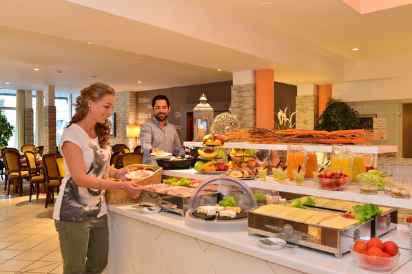 Free daily buffet breakfast - Lobinger Hotel - Weisses Ross (Langenau)