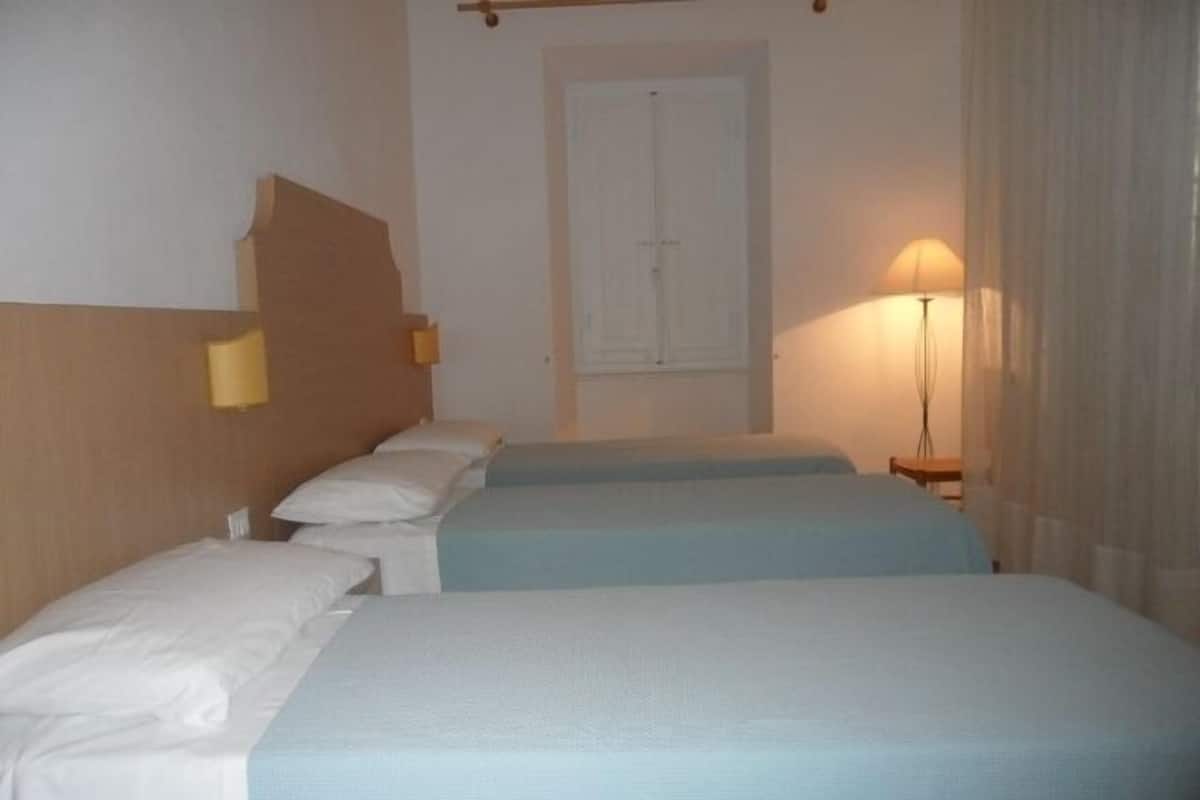 Down duvets, Tempur-Pedic beds, minibar, in-room safe