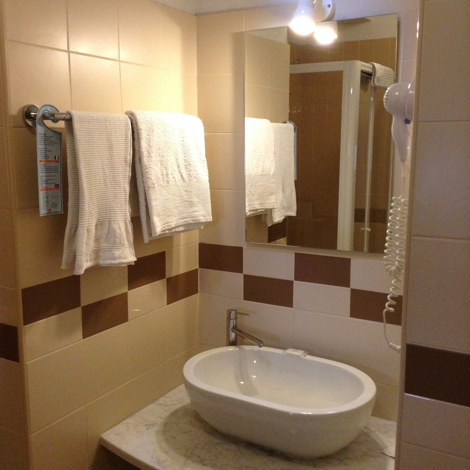 classic double room | bathroom sink