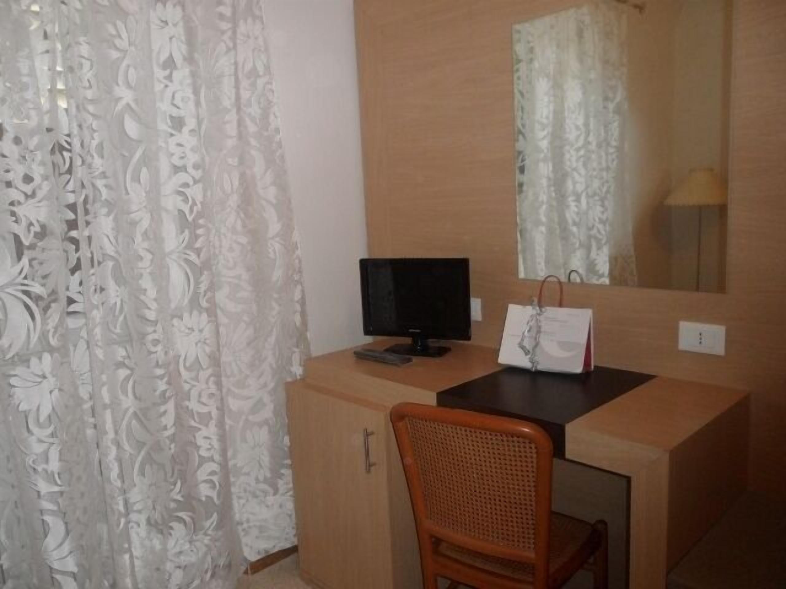 family triple room | room amenity