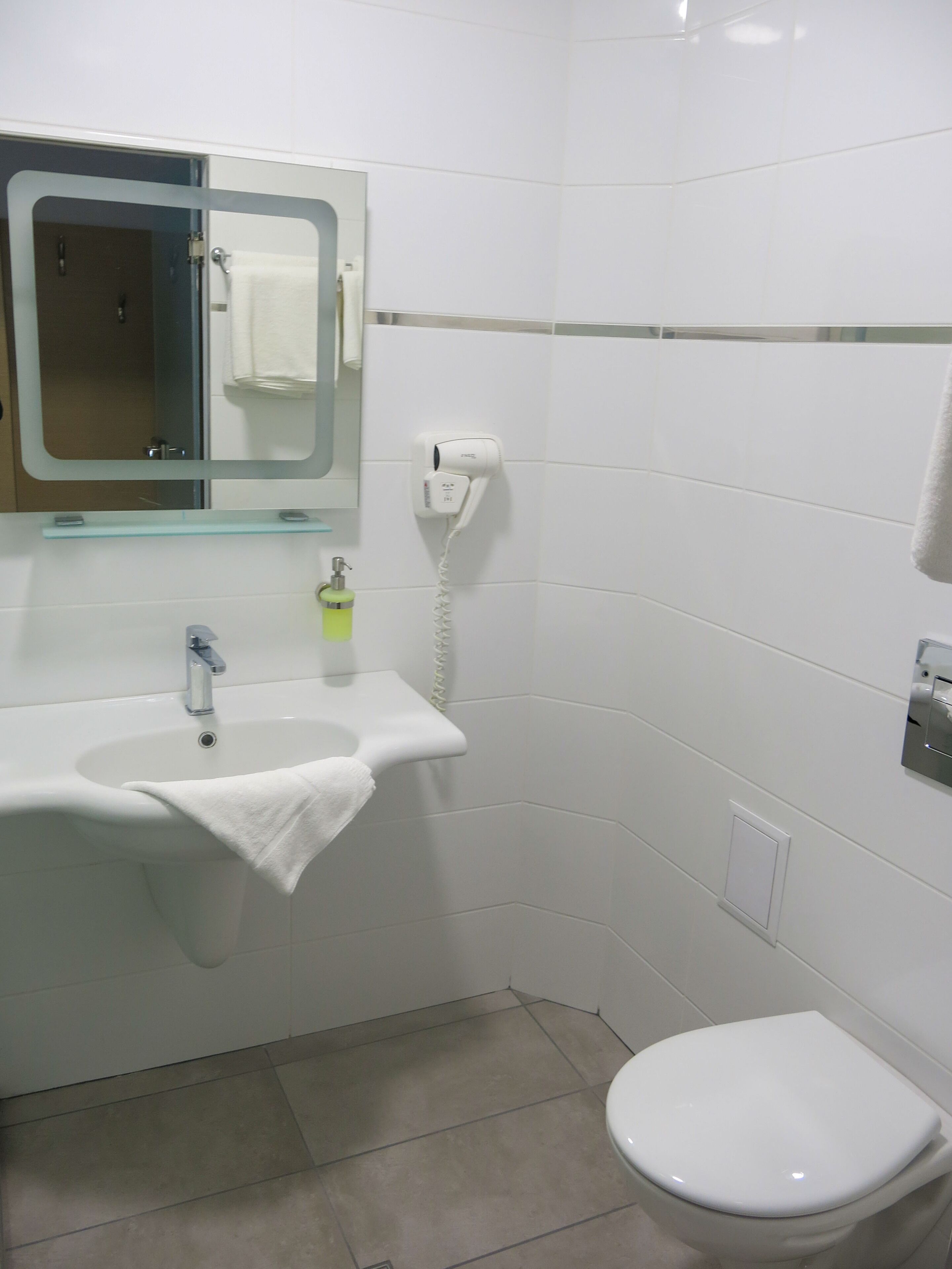 double or twin room, sea view | minibar, in-room safe, desk, blackout curtains