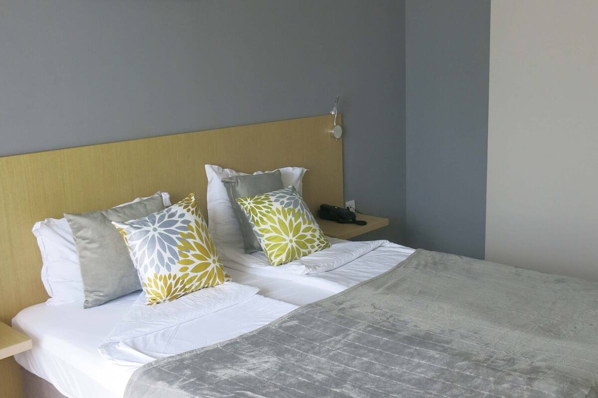 double or twin room, sea view | minibar, in-room safe, desk, blackout curtains