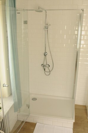 Kostenlose Toilettenartikel, Bademäntel, Handtücher, Seife