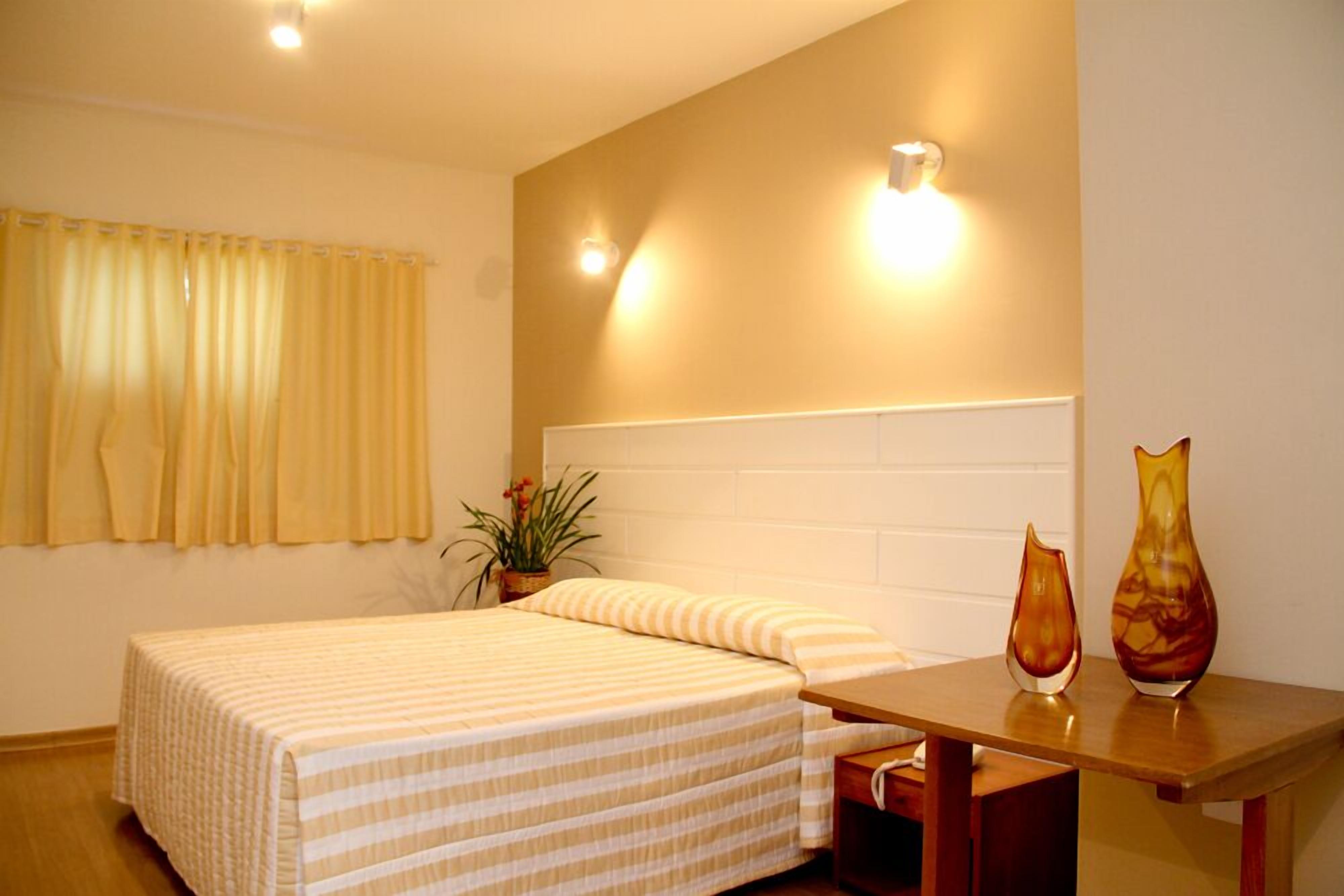 Minibar, wifi gratis y ropa de cama 