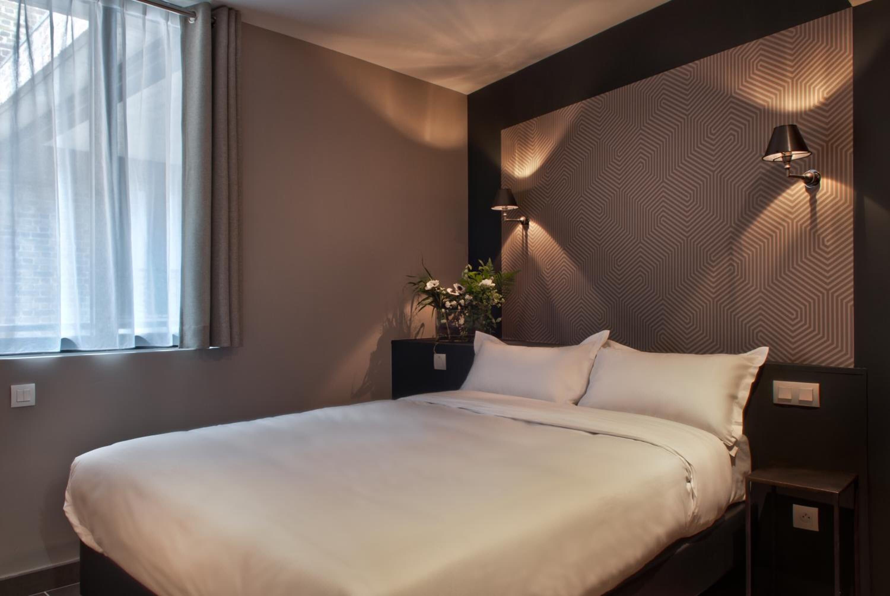 desk, soundproofing, iron/ironing board, free wifi