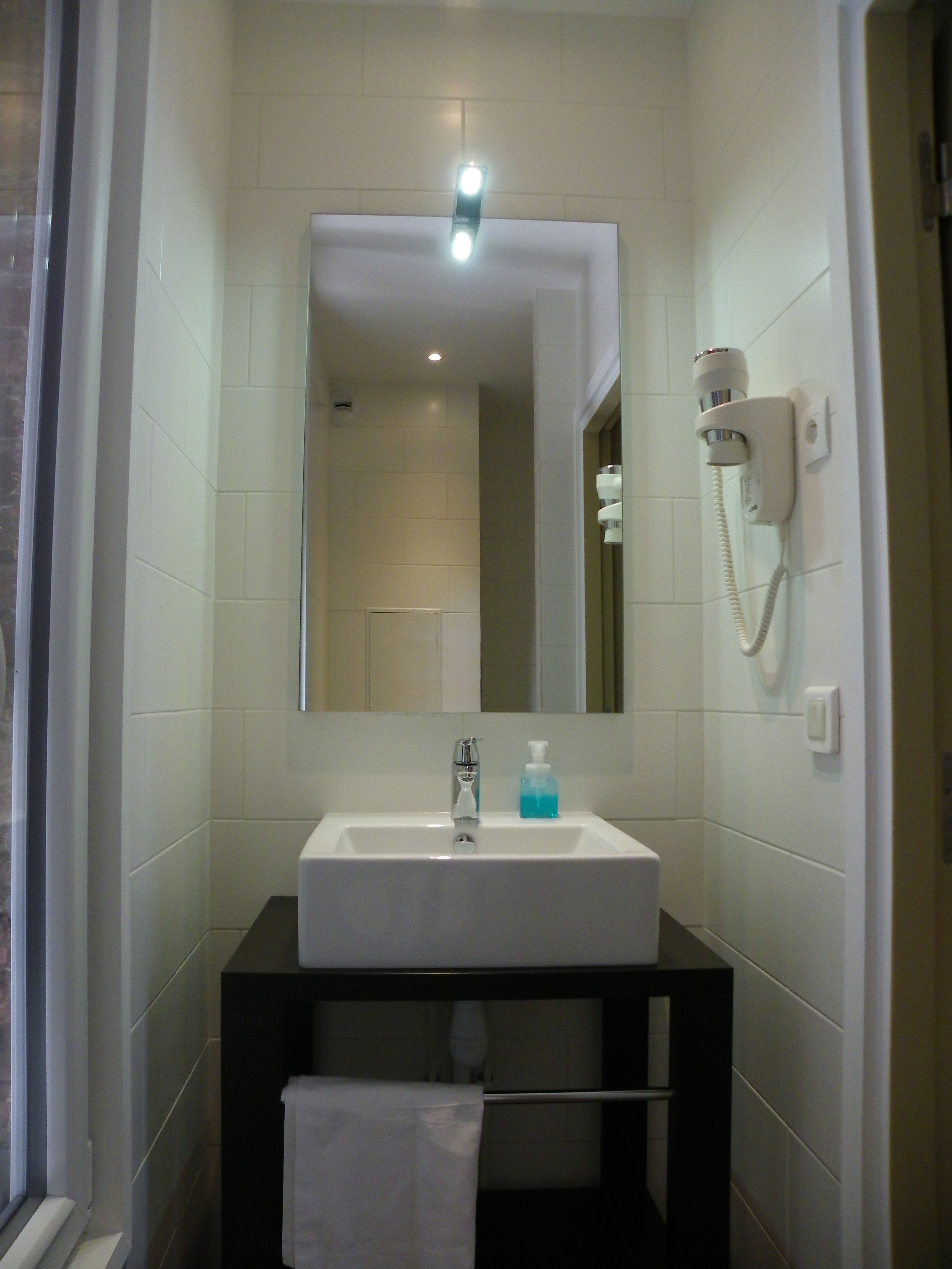 standard double room | bathroom sink