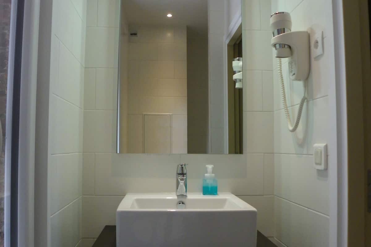 standard double room | bathroom sink