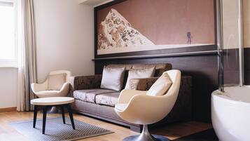 Camera suite panorama | Select Comfort-bedden, een minibar, een kluis op de kamer, een bureau