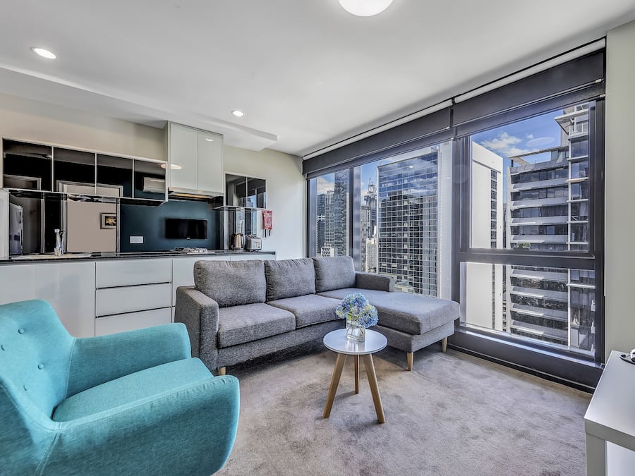 Appartement, 1 grand lit | Aire de séjour | Téléviseur ACL de 40 po avec télévision numérique, téléviseur