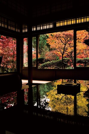 Japanese Special Room SHUNKEISO (Non-Smoking) | Living area | Flat-screen TV - Yunoshimakan (Gero)