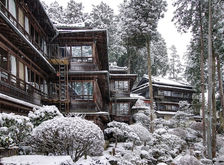 Exterior. Yunoshimakan