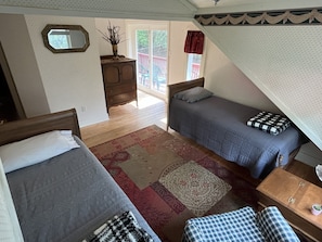 Crofting Suite Room 1 | Individually decorated, individually furnished, free WiFi, bed sheets - The Crofting Bed and Breakfast (Cloudcroft)