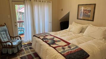 Room 6 | Individually decorated, individually furnished, free WiFi, bed sheets