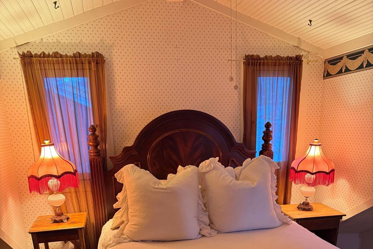 Crofting Suite Room 1 | WiFi (free), individually decorated, individually furnished, bed sheets