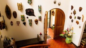Interior entrance - The Cariari Bed and Breakfast (Ulloa)