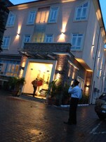 Fachada de la propiedad