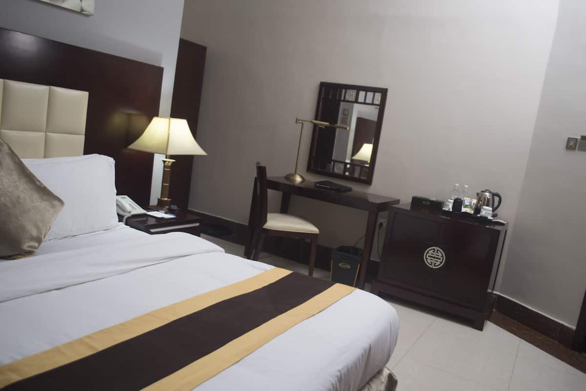 Minibar, in-room safe, individually decorated, individually furnished