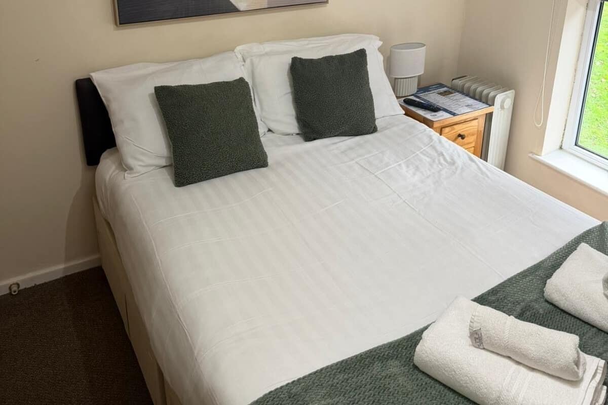 Double Room, Ensuite (Small)