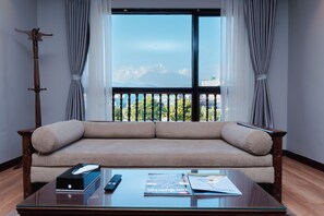 Premium bedding, in-room safe, desk, laptop workspace - Pokhara Grande (Pokhara)