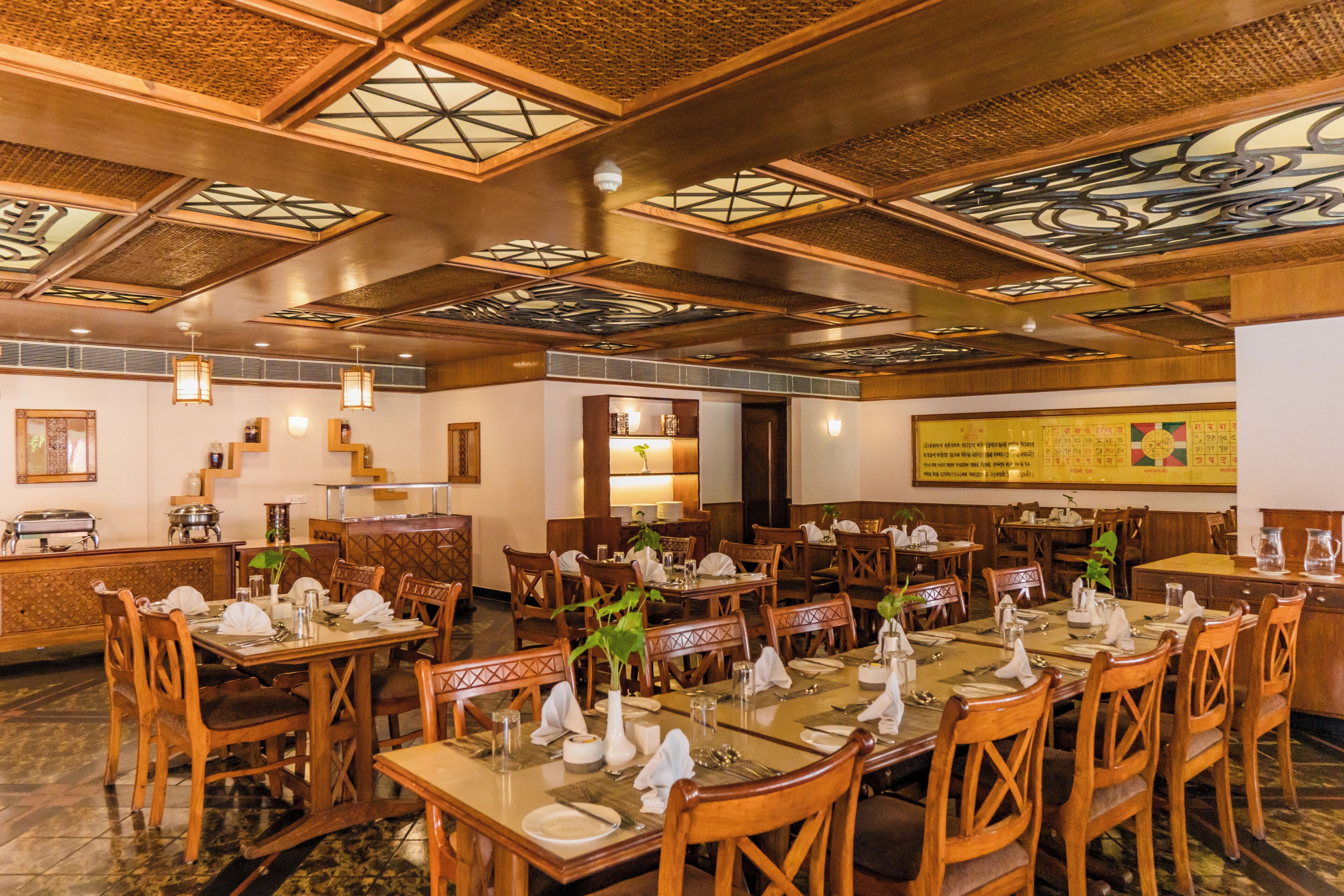 2 restaurants; lunch, dinner, and brunch served