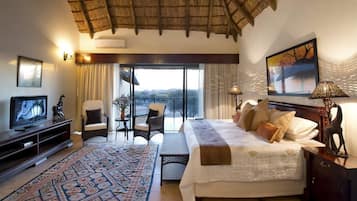 Luxury Suite | Premium bedding, individually furnished, desk, blackout drapes