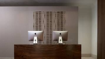 Lobby-lounge