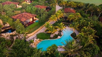 2 piscinas al aire libre, camas de piscina gratis