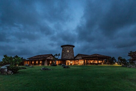 Royal Isabela - Image 2