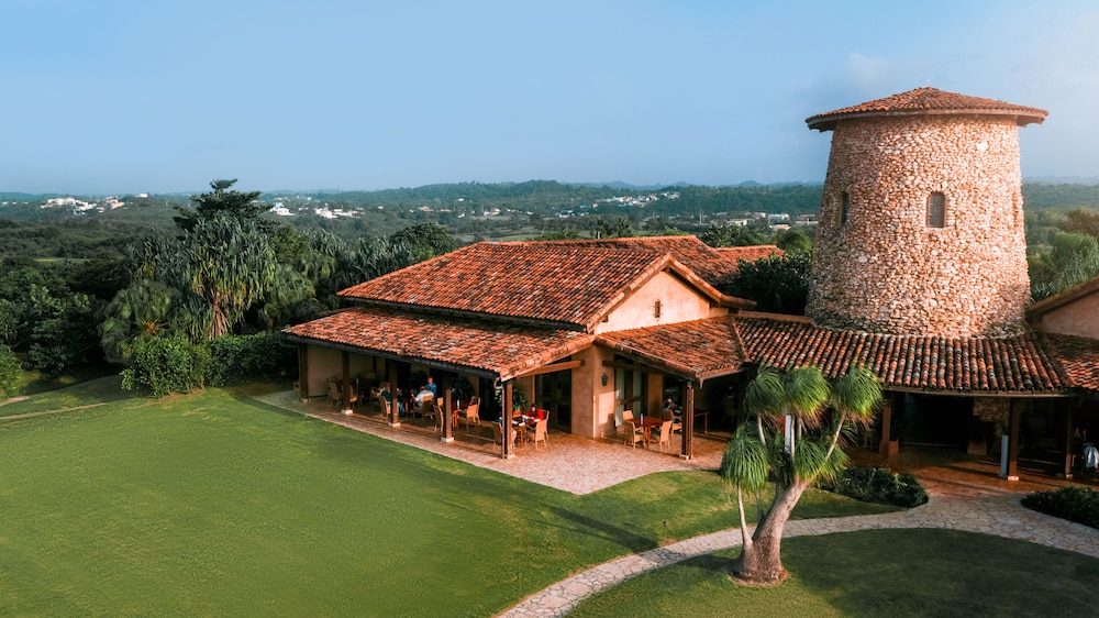 Royal Isabela by null