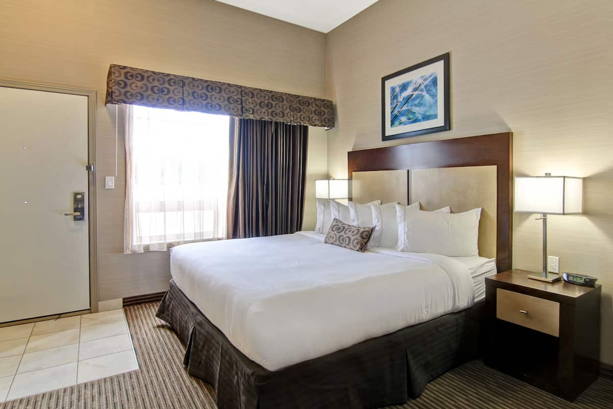 desk, laptop workspace, iron/ironing board, free wifi