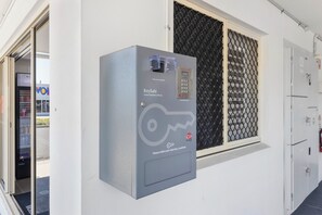 Check-in/check-out kiosk - Citywalk Motor Inn (Rockhampton)