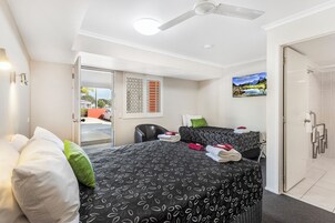 高級雙床房 | 手提電腦工作空間、熨斗/熨衫板、免費 Wi-Fi、床單