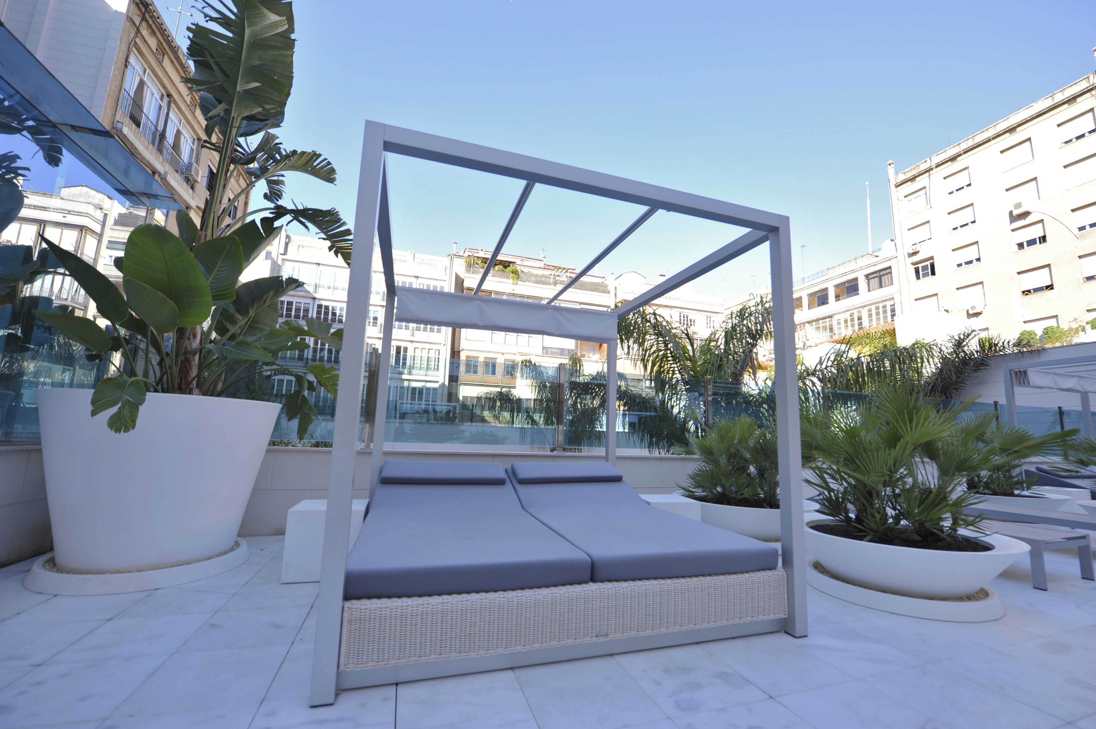 outdoor pool, pool loungers