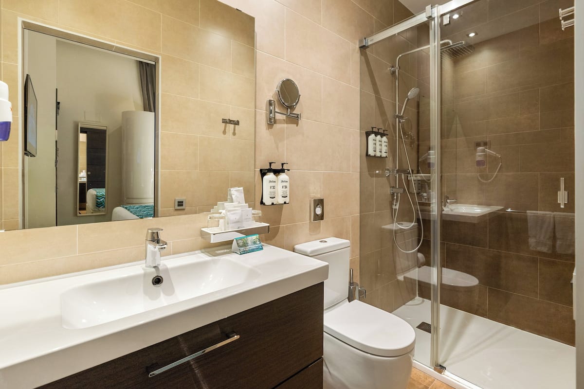 Standard Room | Premium bedding, minibar, in-room safe, desk