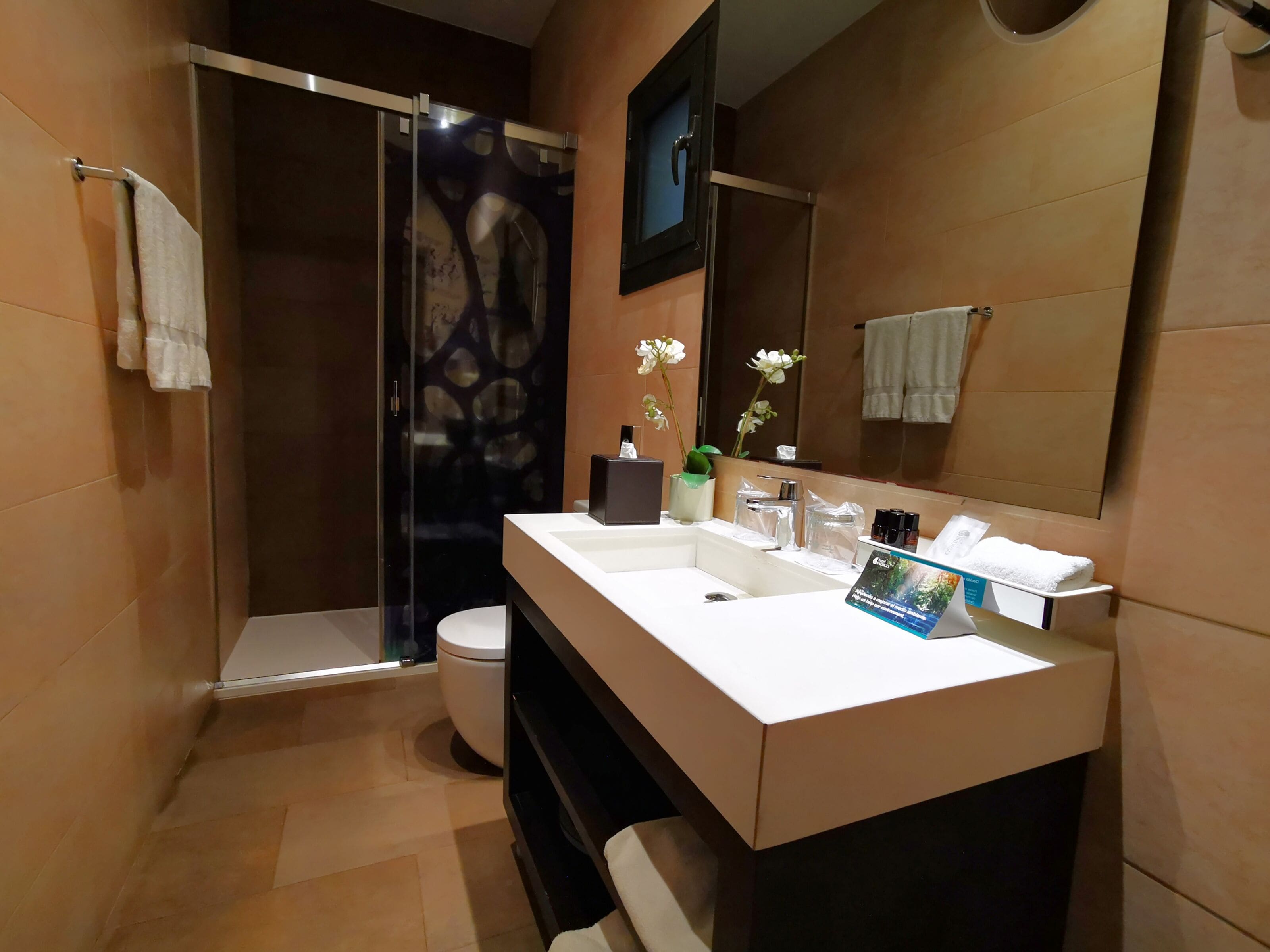 standard room | bathroom | designer toiletries, hair dryer, bathrobes, slippers