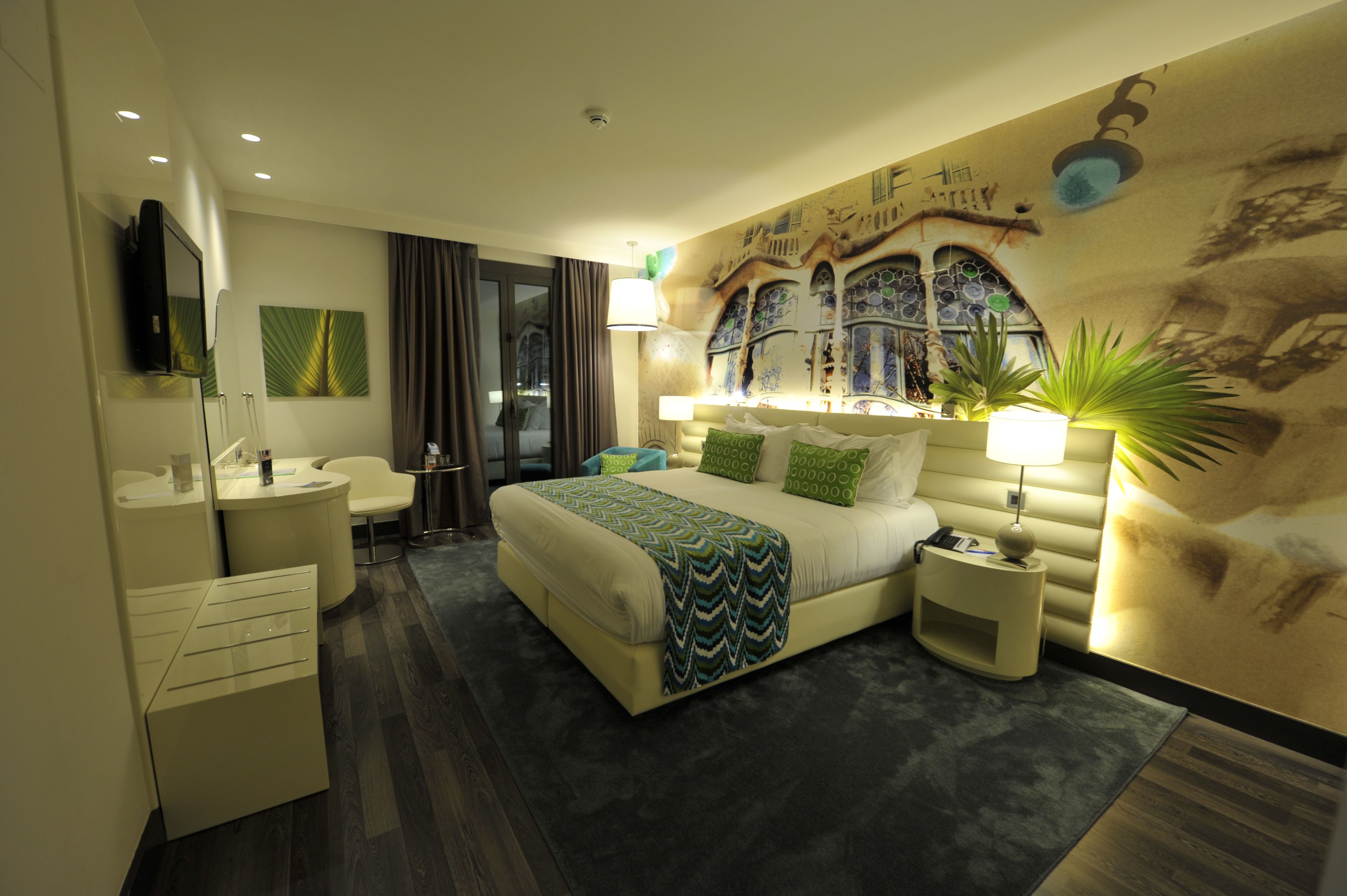 premium room, 1 king bed, city view | 1 bedroom, premium bedding, minibar, in-room safe
