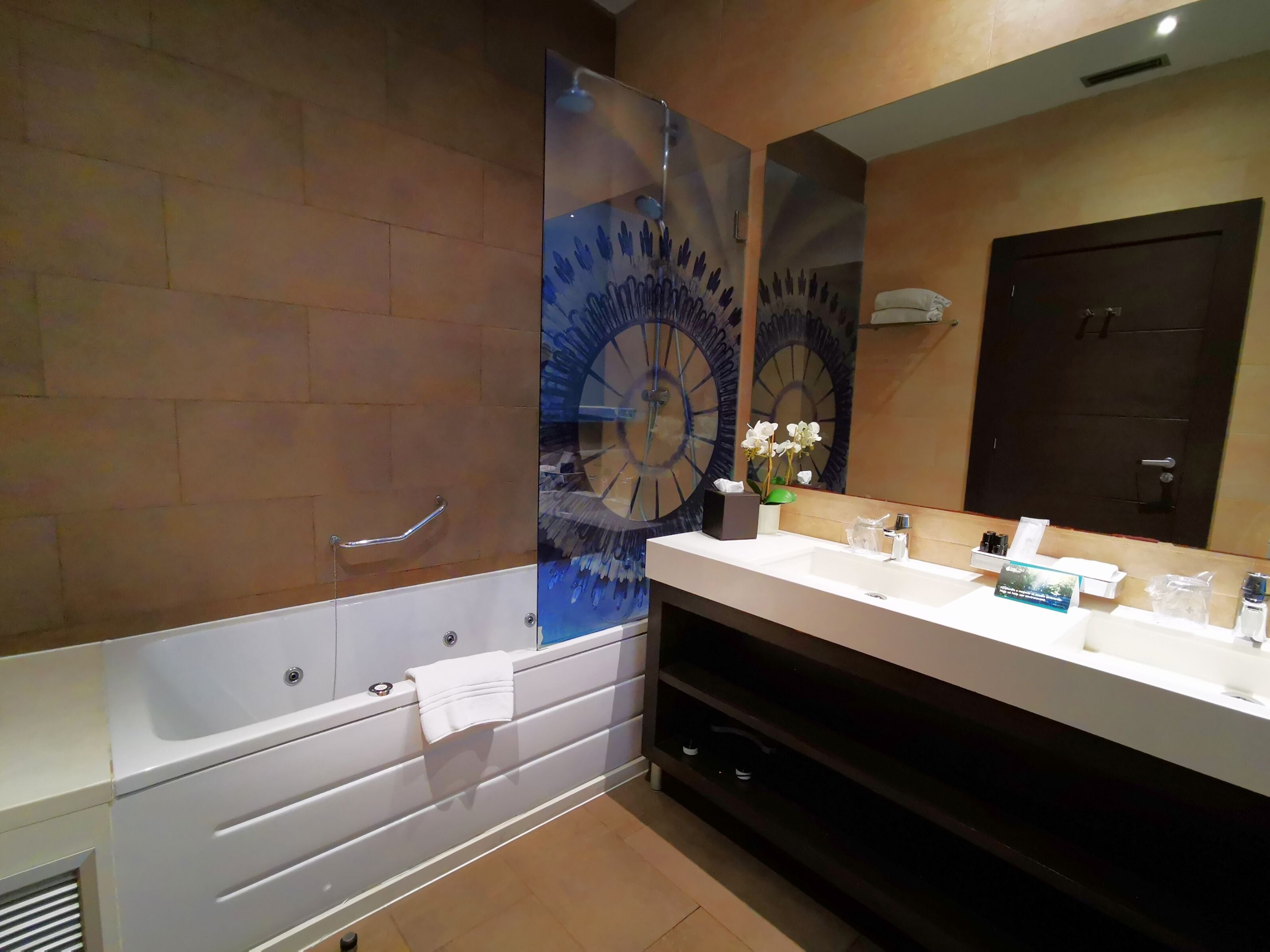 premium room, 1 queen bed, jetted tub, city view | bathroom | designer toiletries, hair dryer, bathrobes, slippers