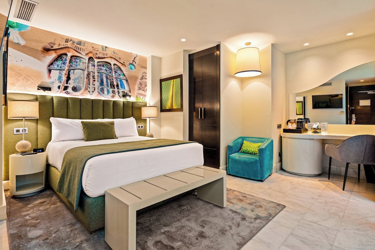 Premium bedding, minibar, in-room safe, desk